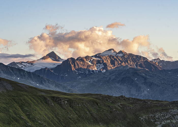 In der Dämmerung mit Blick auf den Galenstock.