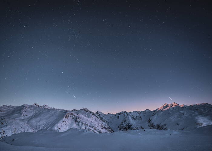 Vollmond-Abendhimmel auf der Grimsel.